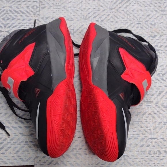 Nike Nike Zoom LeBron Soldier 7basketball shoes in black,bright crimson and grey - Picture 8 of 12